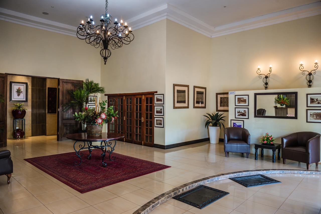 Royal Solwezi Hotel Buitenkant foto