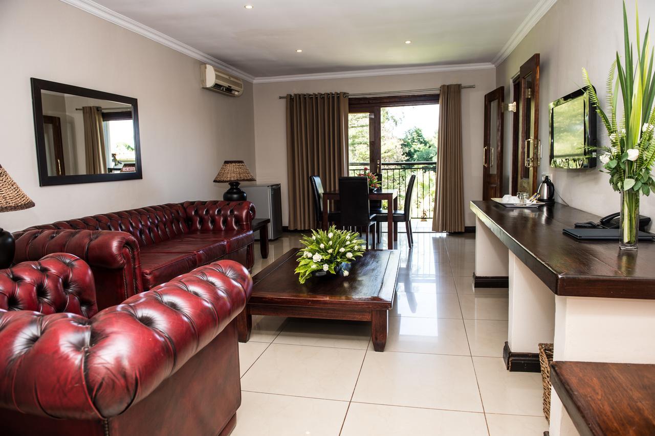 Royal Solwezi Hotel Buitenkant foto