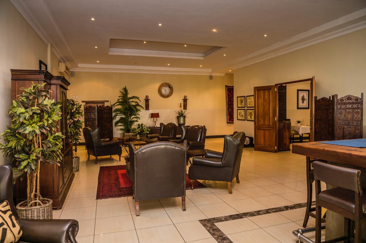 Royal Solwezi Hotel Buitenkant foto
